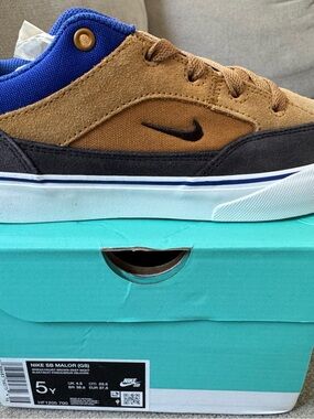 Nike Tan, Black & Blue Low-Top Skate Shoe